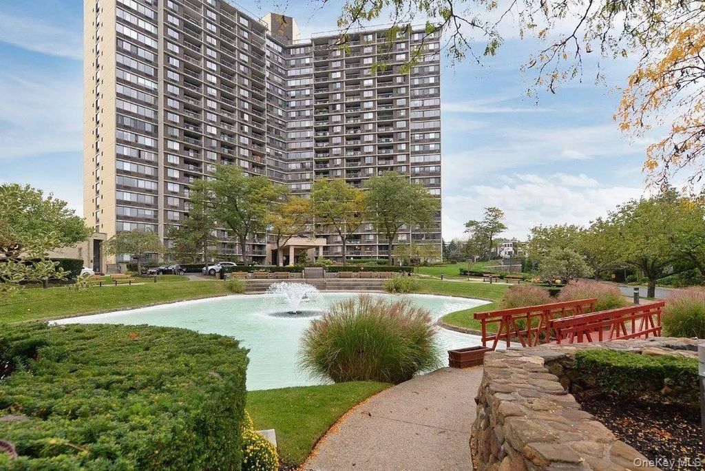 1 Bay Club Drive # 18l, Bayside