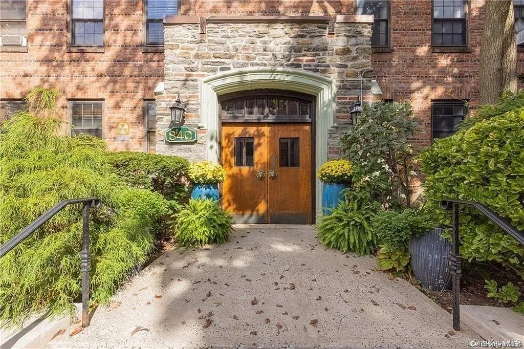 840 Bronx River Road # 3b, Yonkers