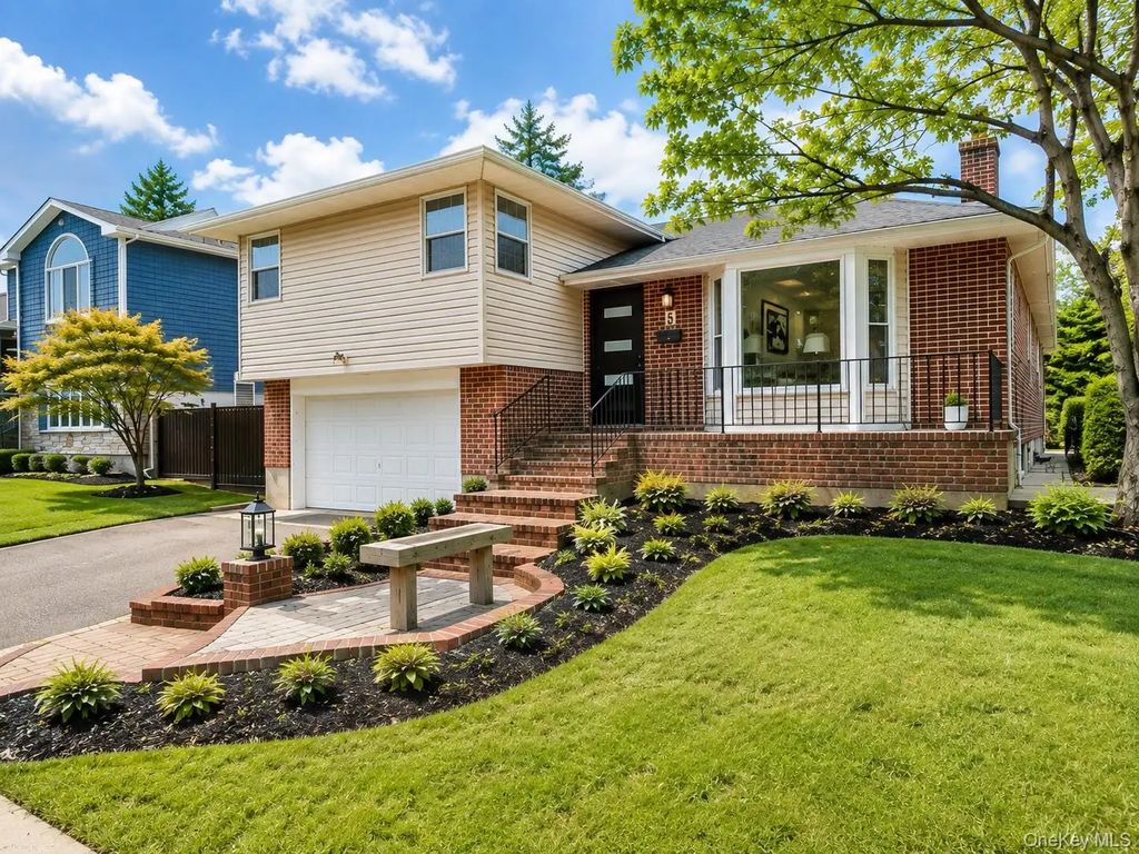 5 Warren Place, Plainview