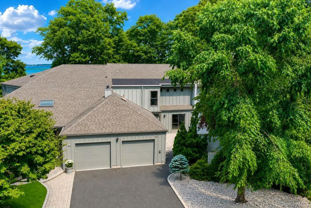 51 Rockledge Path, Port Jefferson
