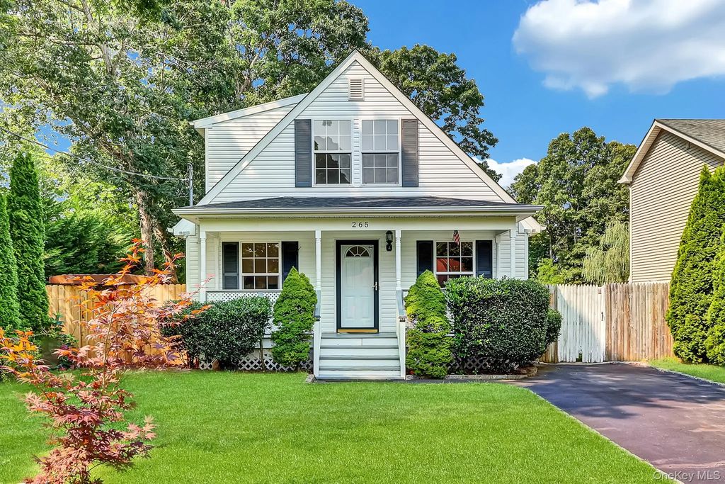 265 Forrest Avenue, Shirley