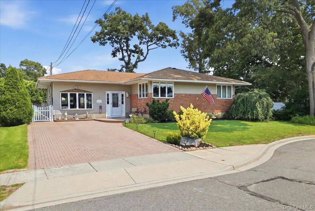 2 6th Avenue, Farmingdale