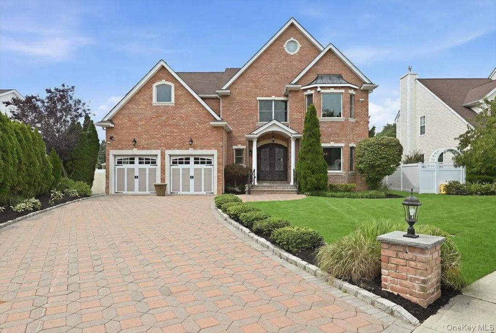 4 Corin Court, Syosset