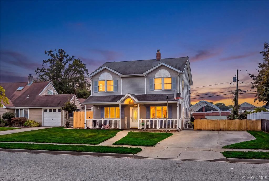 28 Book Lane, Levittown