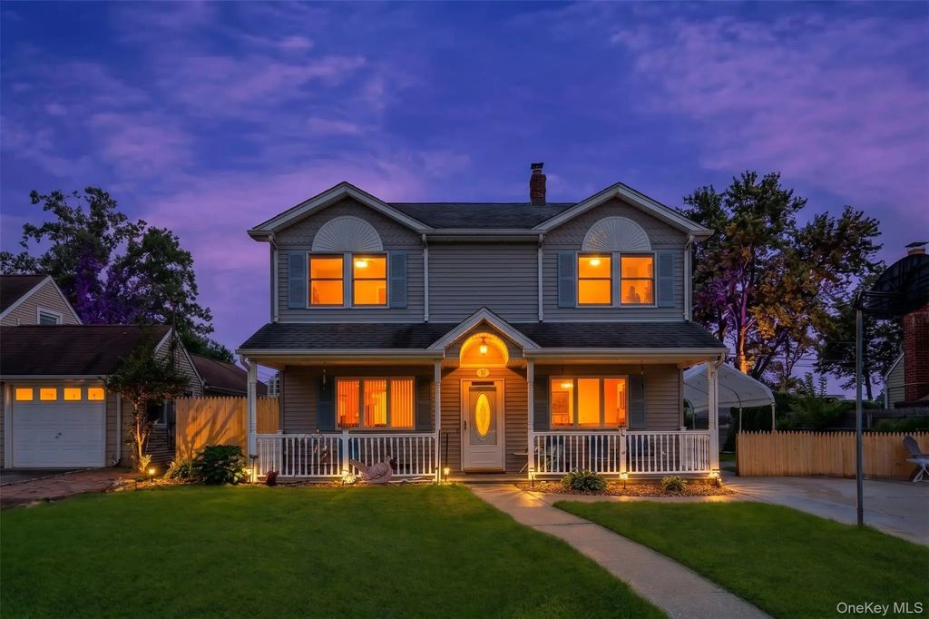 28 Book Lane, Levittown