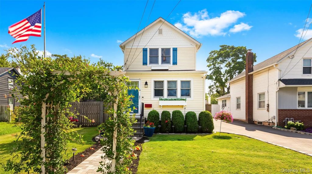 27 Wood Avenue, Patchogue