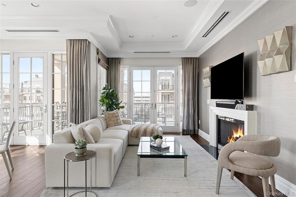 1000 Royal Court # 1207, North Hills