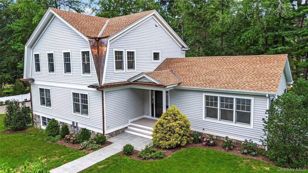 21 Twin Lakes Road, South Salem