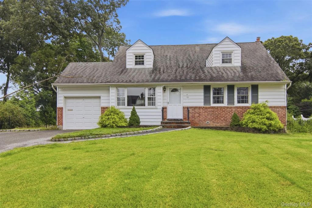 15 Apple Lane, Commack
