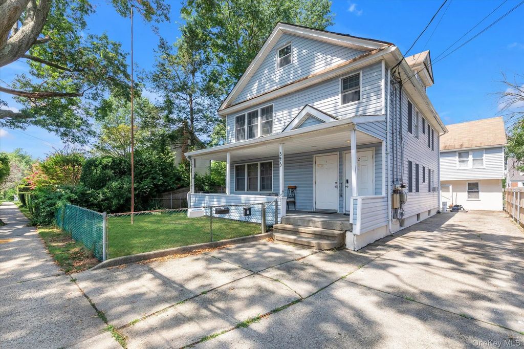343 Roslyn Avenue, Carle Place