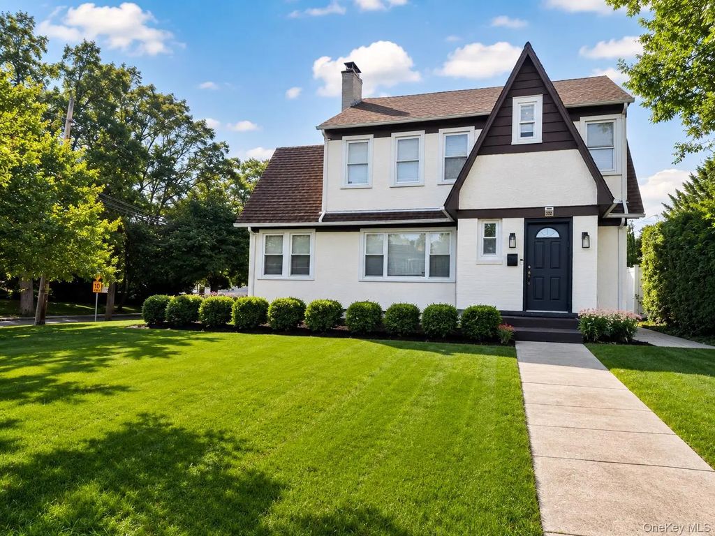 322 Westwood Road, Woodmere