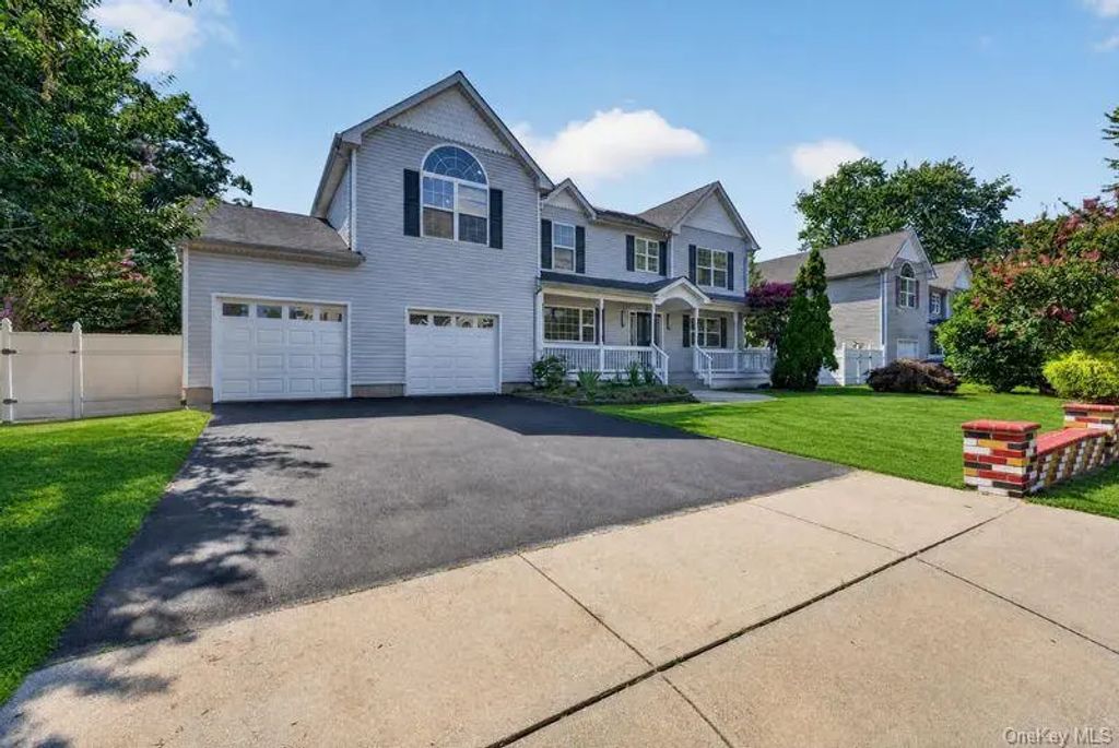 296 Westchester Avenue, West Babylon