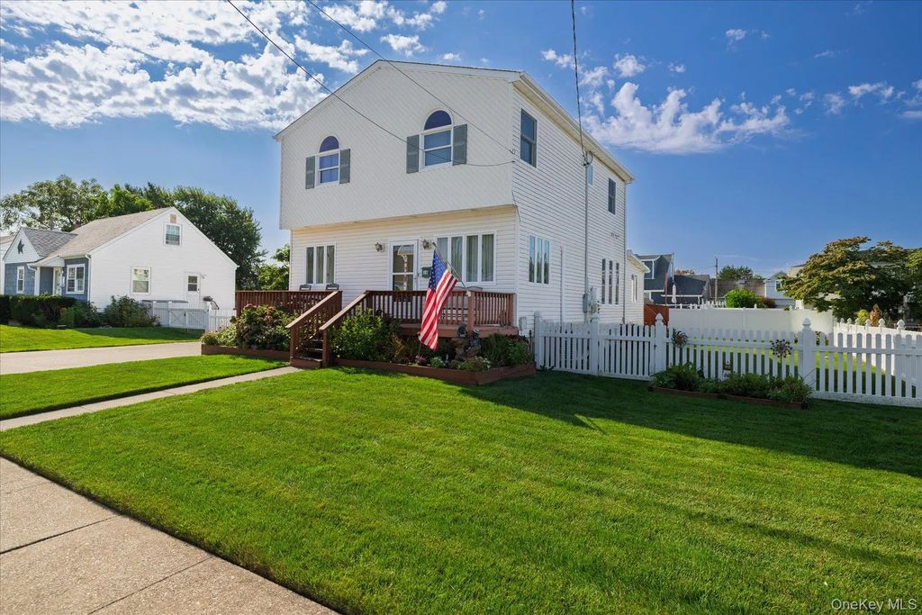 18 Dante Place, Amity Harbor