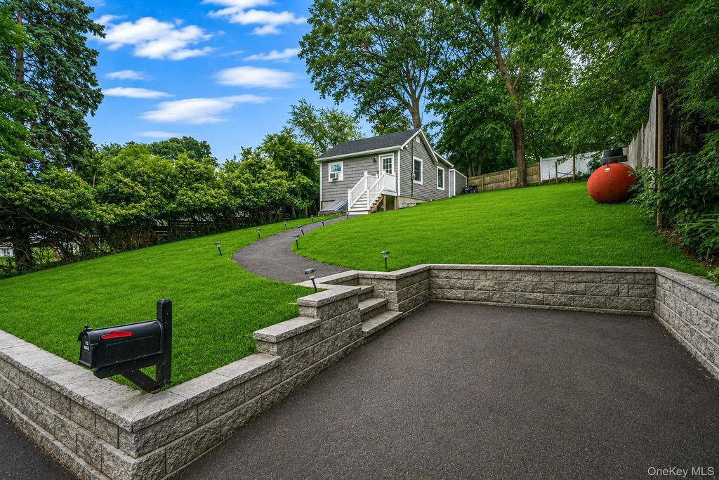 18 Port Jefferson Road, Sound Beach