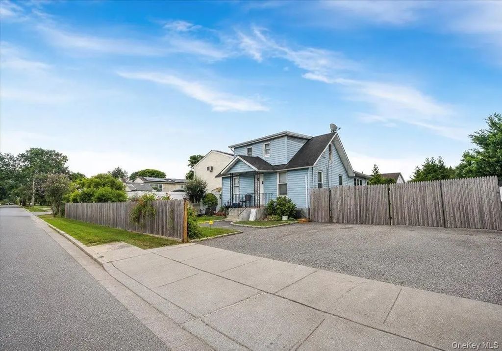 101 W 11th Street, Huntington Station