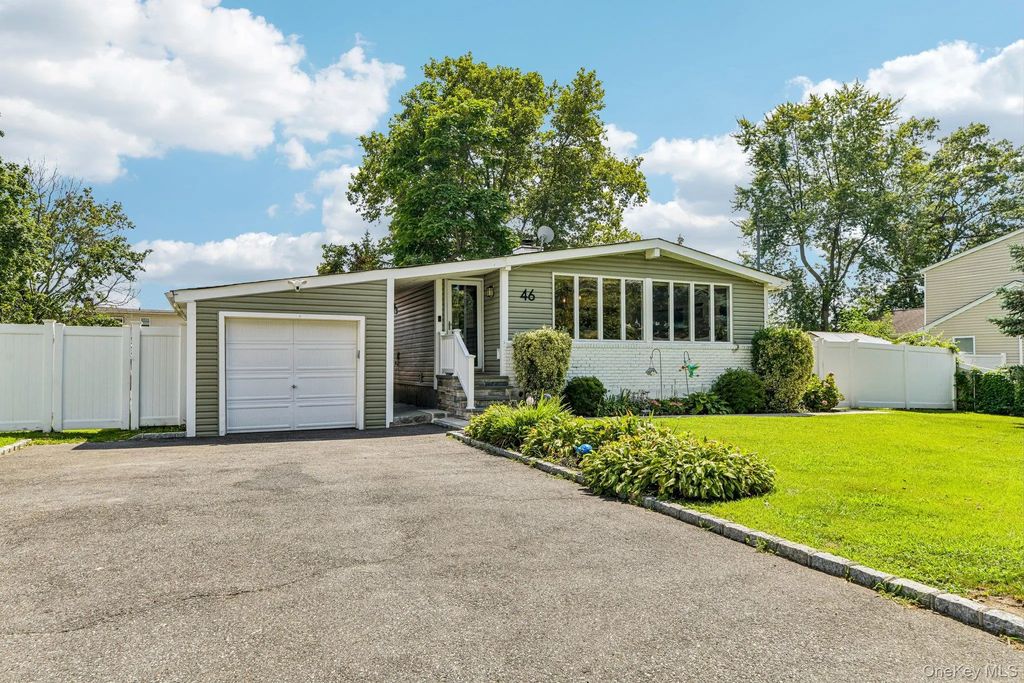 46 Beecher Avenue, East Islip