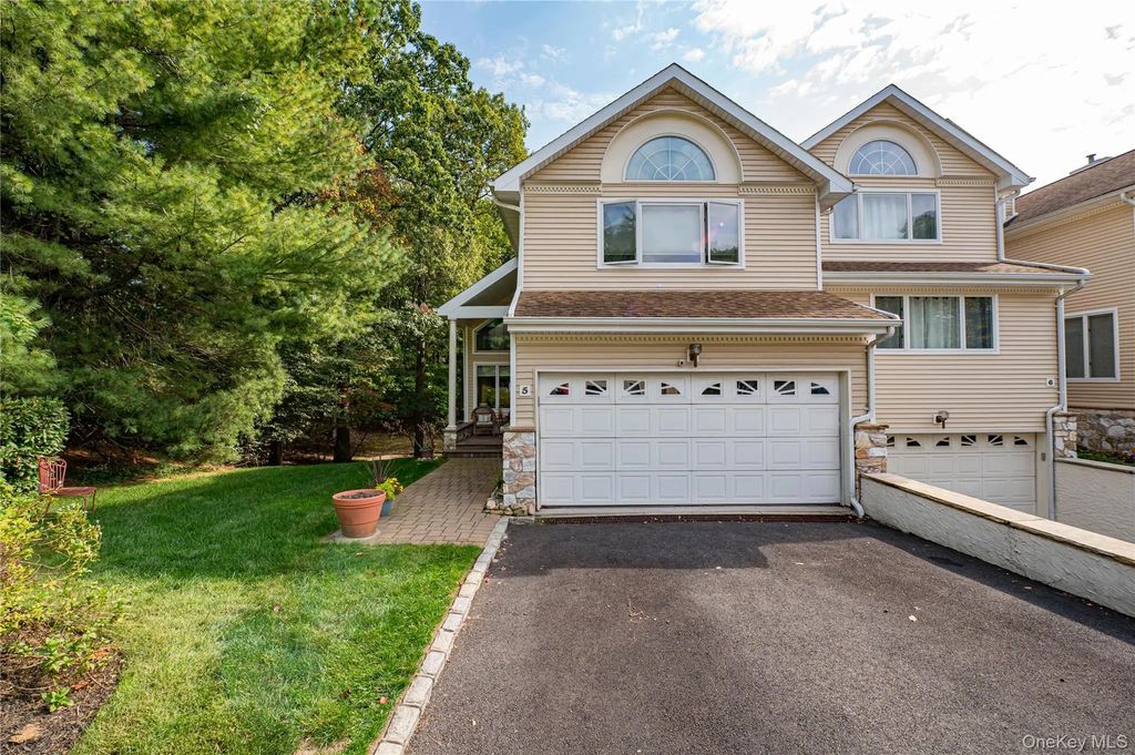 5 Princess Tree Court, Port Jefferson