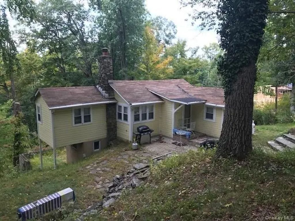 42 Underhill Trail, Monroe