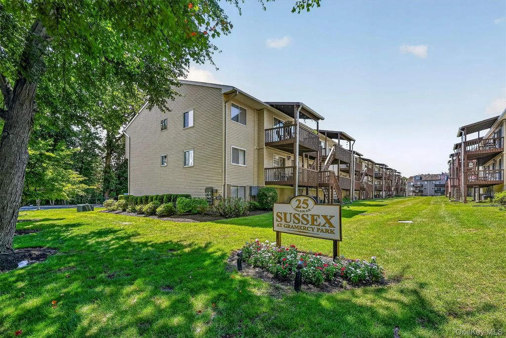 25 College Avenue # 102, Nanuet