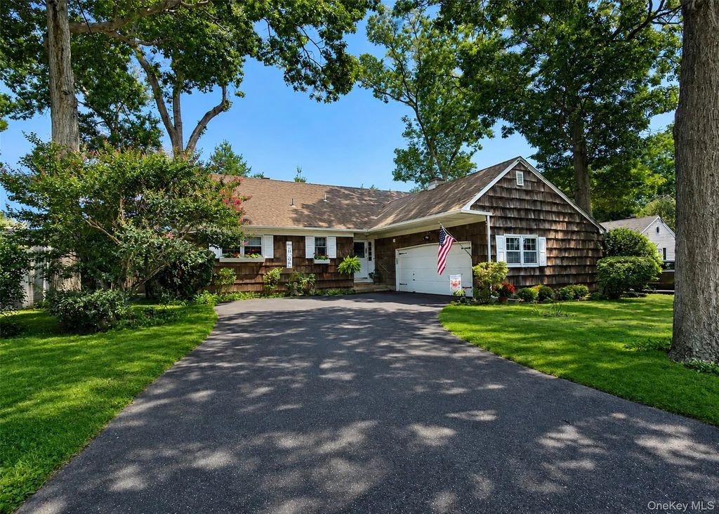 127 Cherry Avenue, West Sayville