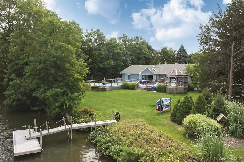 225 Lakeside Drive S, Southold