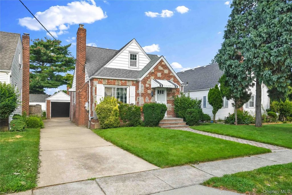 35 Mayfair Avenue, West Hempstead