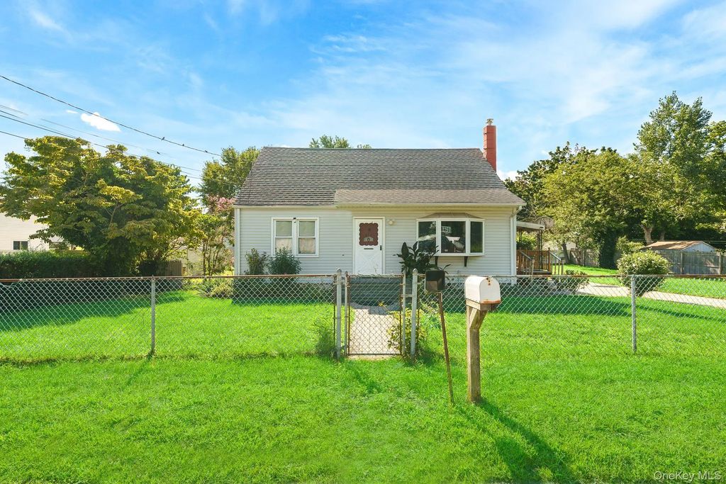 214 Root Avenue, Central Islip