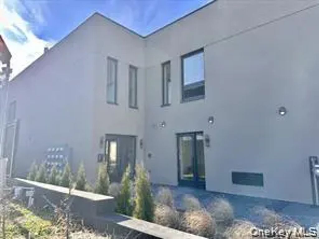 362 W Merrick Road 105, Valley Stream