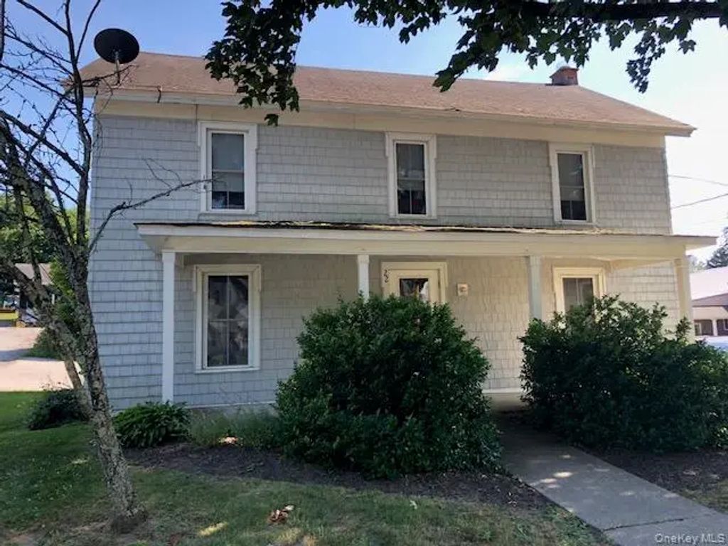 22 Washington Ave, 2nd, Millbrook