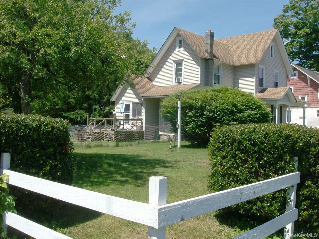 5 Riverside Drive, Roscoe