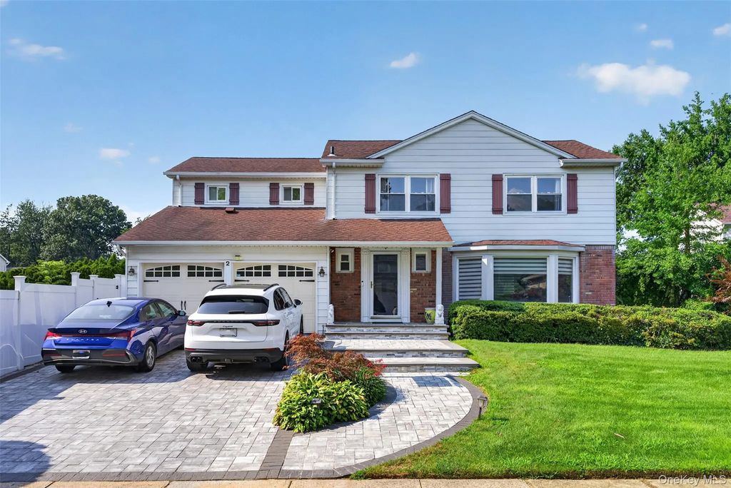 2 Foxhurst Court, Manhasset Hills