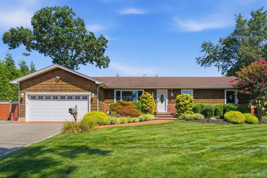 215 Walker Street, West Babylon