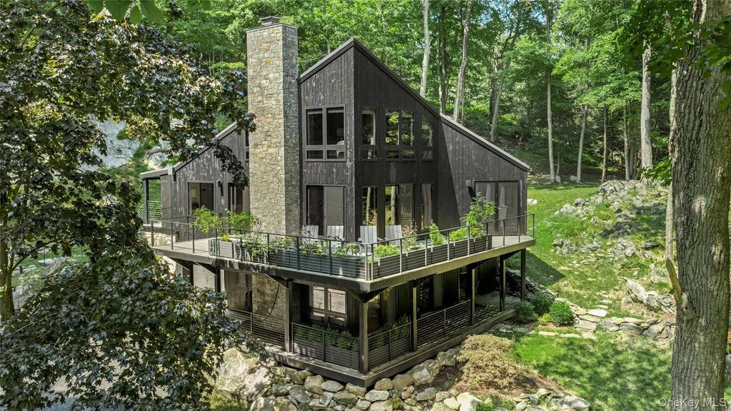 1114 Barrett Circle W, Carmel