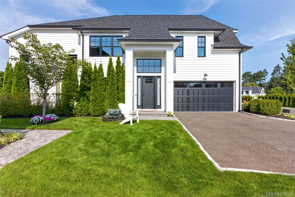78 Three Ponds Lane E, Woodbury