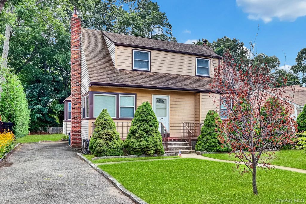127 Decker Avenue, North Merrick