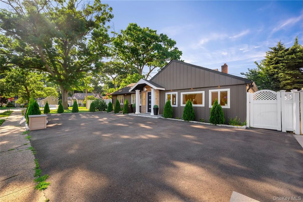7 Tyrconnell Avenue, Massapequa
