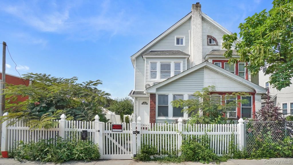 190-13 109th Road, Saint Albans