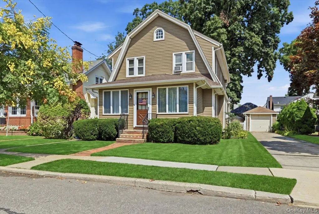 53 Larch Avenue, Floral Park