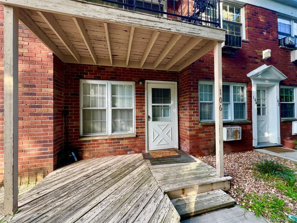 4 Colonial Road # 106, Beacon