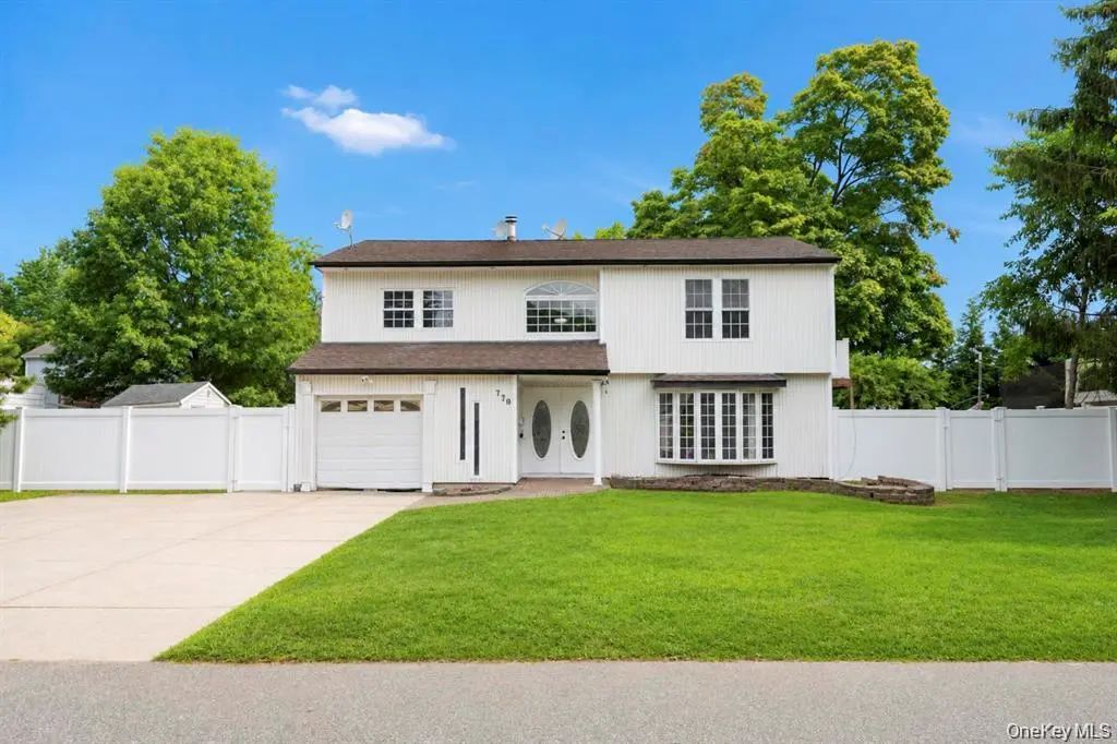 779 Peconic Avenue, West Babylon