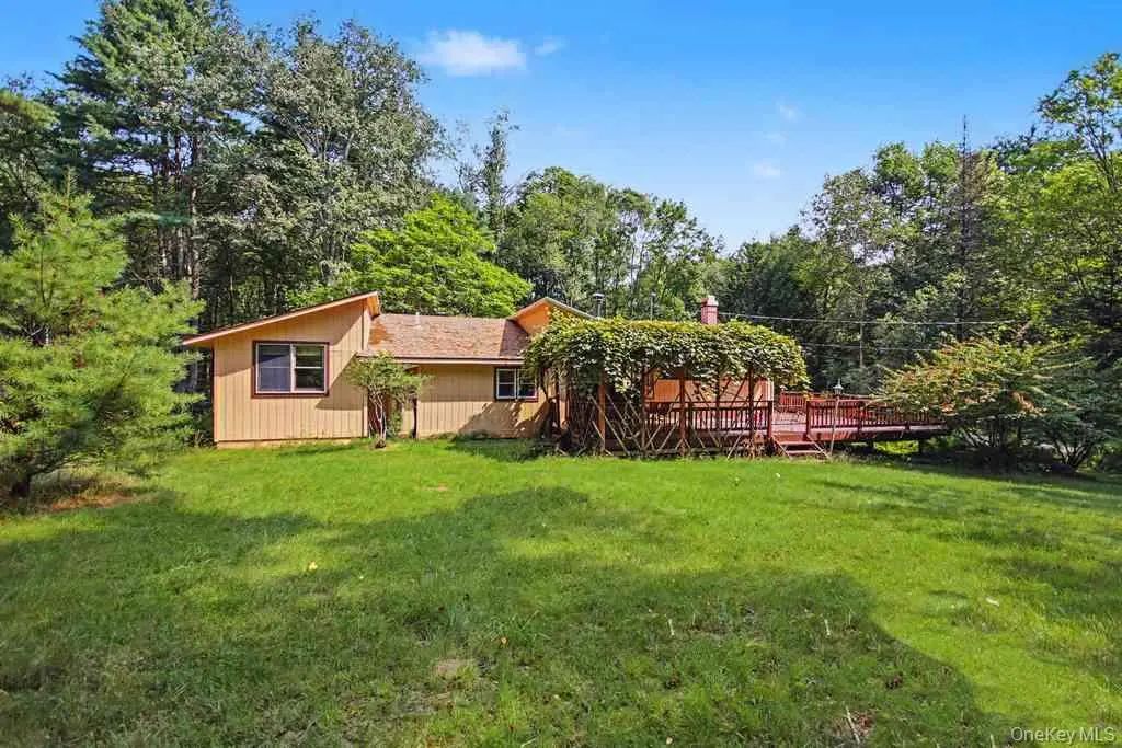 198 Pine Grove Road, Bethel