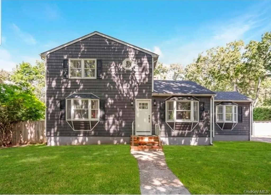 9 Half Moon Pond Road, Ridge