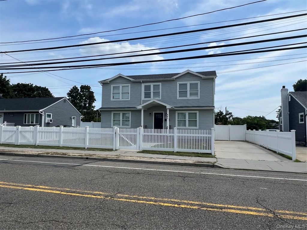 445 Albany Avenue, Amityville
