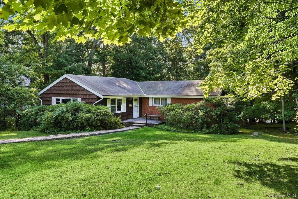 7 Overhill Road, New Rochelle