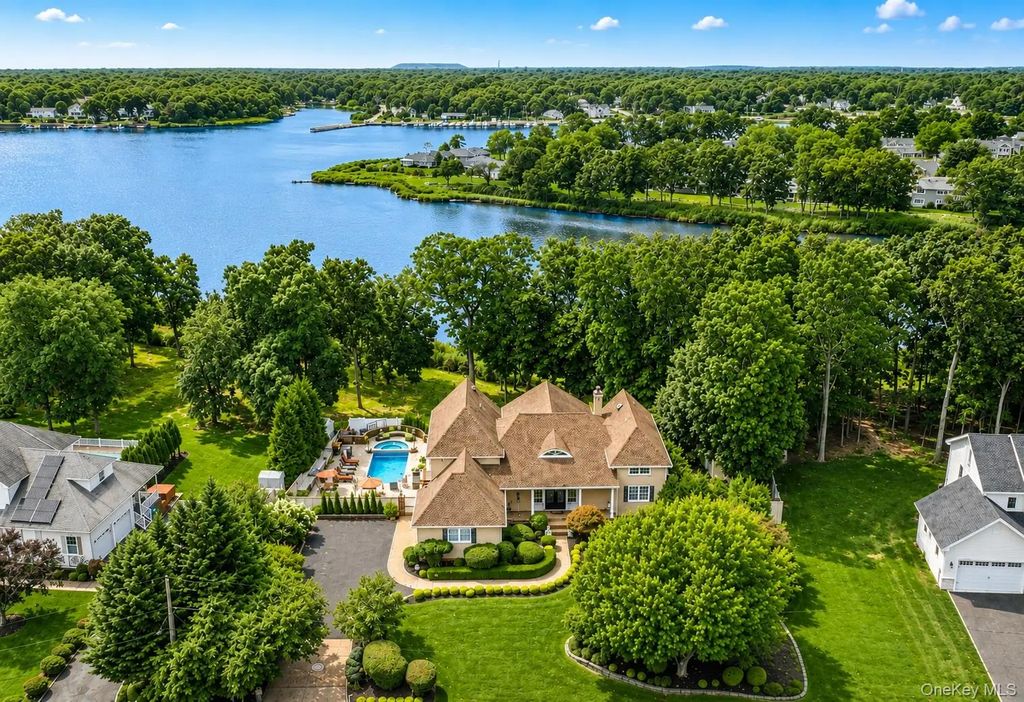 86 James Hawkins Road, Moriches