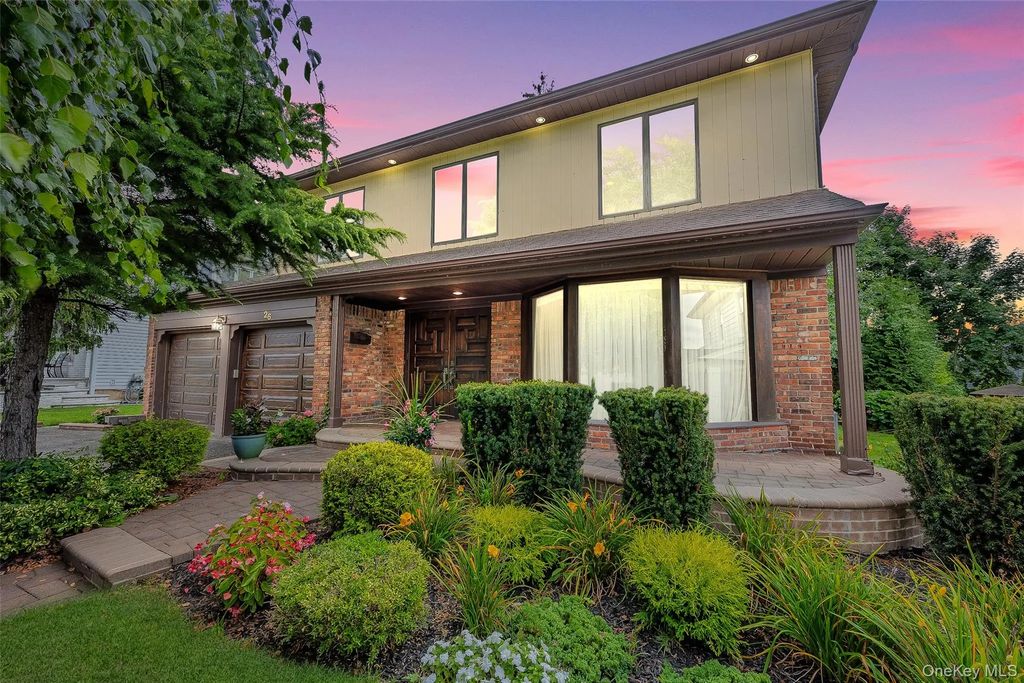 26 Knolls Drive, Manhasset Hills