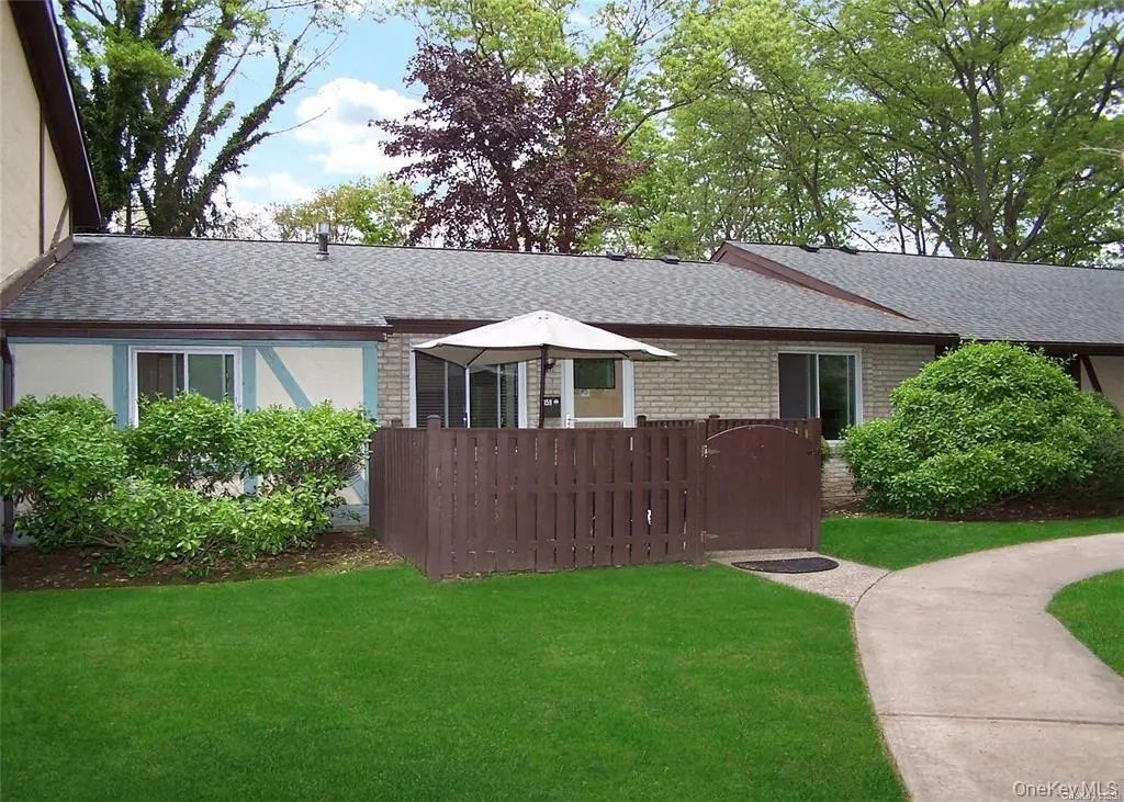 159 Cambridge Drive, Port Jefferson Station