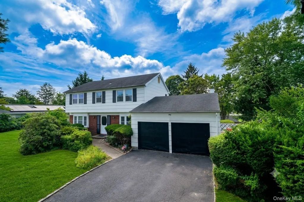 30 Segatogue Lane, South Setauket