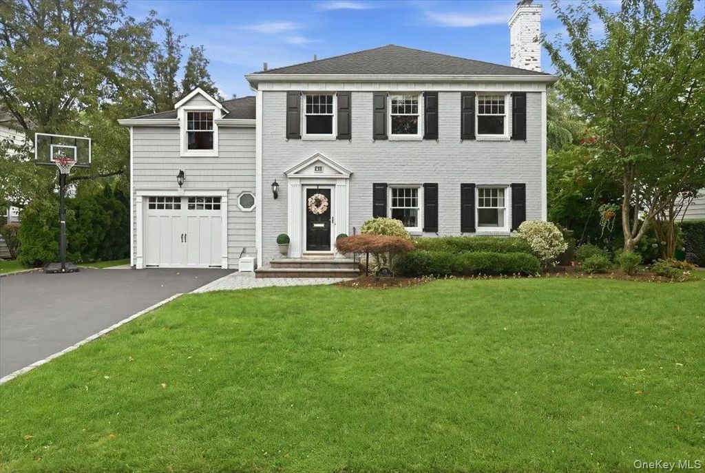60 Kenwood Road, Garden City