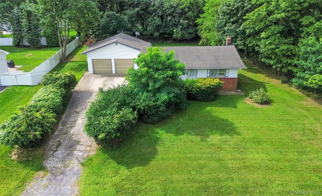38 Sams Path, Rocky Point